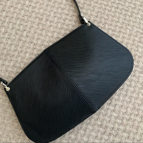 Louis Vuitton Epi Demi Lune Pochette - Picture 4 of 13